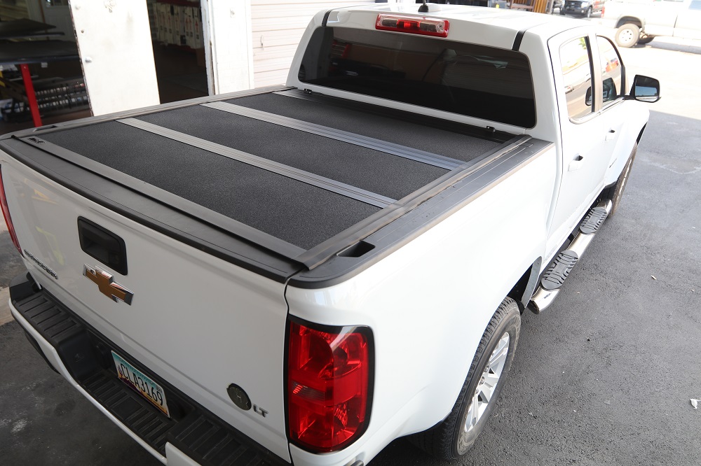 UNDERCOVER-ARMOR-FLEX-HARD-TRIFOLD-TONNEAU-COVER-CHEVY-COLORADO-tucson-az